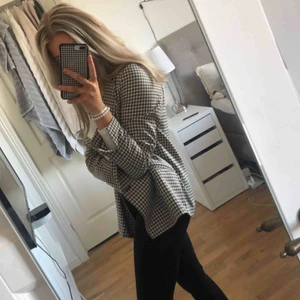  - Skön kostymjacka som går o knäppa om man vill. Säljs för att den inte kommer till användning