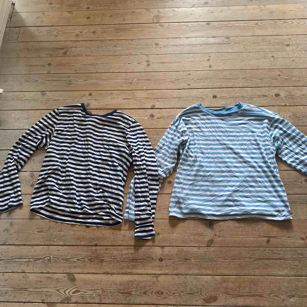 Säljer dom här två randiga tröjorna i mörkblått o ljusblått, har inte använt dom mycket! DEN LJUSBLÅA ÄR SÅLD💗. Toppar.