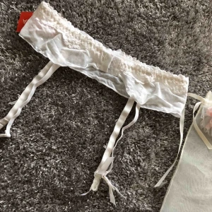  - Vacker strumpebandshållare  Ny, aldrig använd eller provad Storlek M 55 kr 🚭Djurfritt och rökfritt hem 📍Kan mötes upp i Mölnlycke/Göteborg 📦Kan skickas mot fraktkostnad(11 kr)