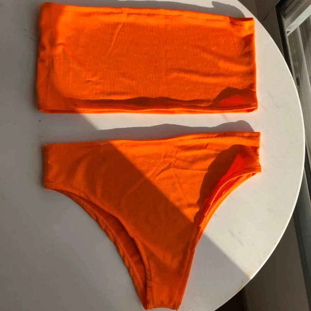 Superfin helt oanvänd orange bikini i storlek S. Övrigt.