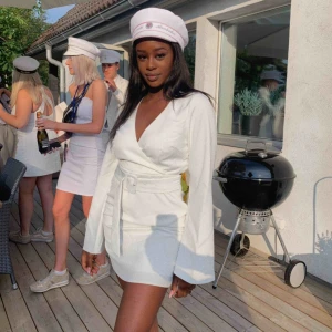  - Säljer min studentklänning från Nakd, Linn Ahlborgs kollektion. 