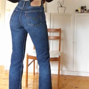  - Supersnygga vintage Levi’s 501or!  Köparen står för frakten. OBS! Små i storleken, skulle säga att de är ca W27/28