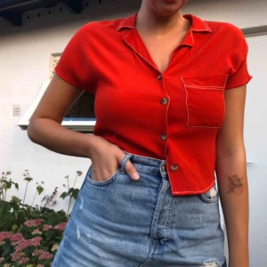  - tunn shorta med knappar du står för frakten! 😁