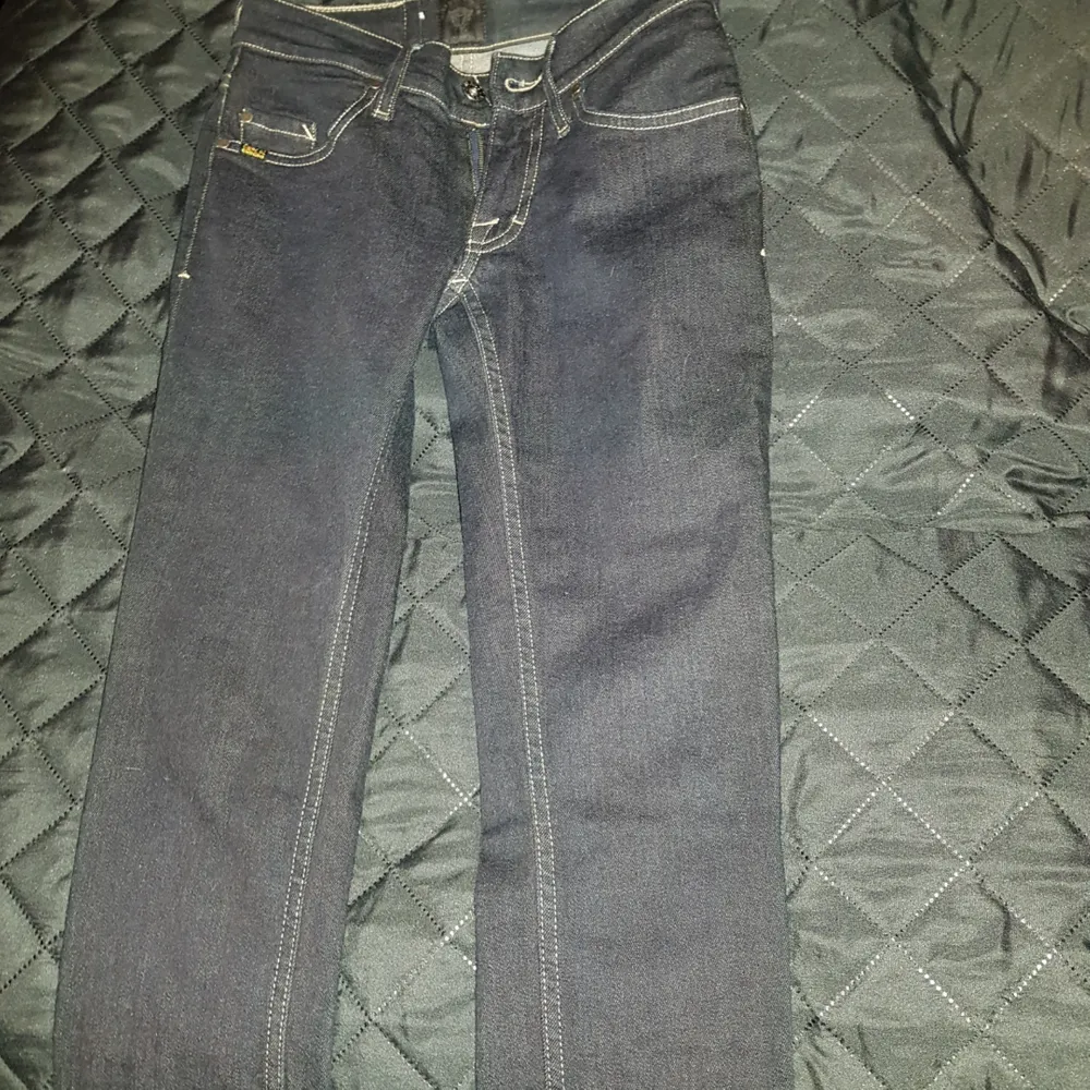 Säljer ett par tiger jeans som ny endast prövade. Storlek 26/34. Frakt tillkommer.. Jeans & Byxor.