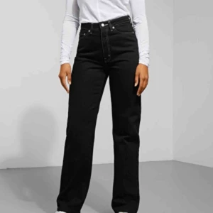  - Säljer superfina jeans i superfint skick ifrån weekday!🥰 passar M