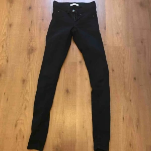  - Svarta Alex jeans bra skick