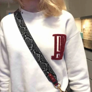  - Snyggt väskband med ormmönster från ett uf företag, aldrig använt 