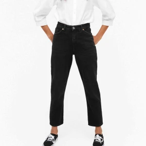  - Taiki jeans från monki, jättefina men inte riktigt min stil och därför är dom knappt används 💓