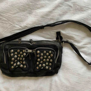 Nunoo väska - NuNoo väska, medium storlek. Säljer pga har andra väskor jag gillar mer 🧡