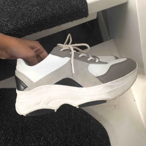  - Chunky sneakers från din sko || storlek 38 || knappt använda || tvättas innan jag skickar dom || säljer för 150kr + fraktkostnaden 👟
