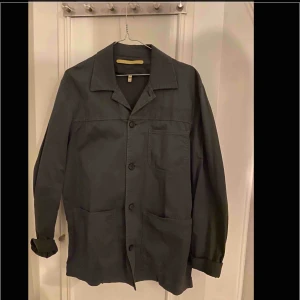  - Vår/sommar jacka från Whyred i storlek 50. Väldigt bra skick.  