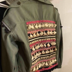  - Superfin jacka från zara i storlek xs, säljer pga den är för liten för mig och inte riktigt min stil längre!!💕 