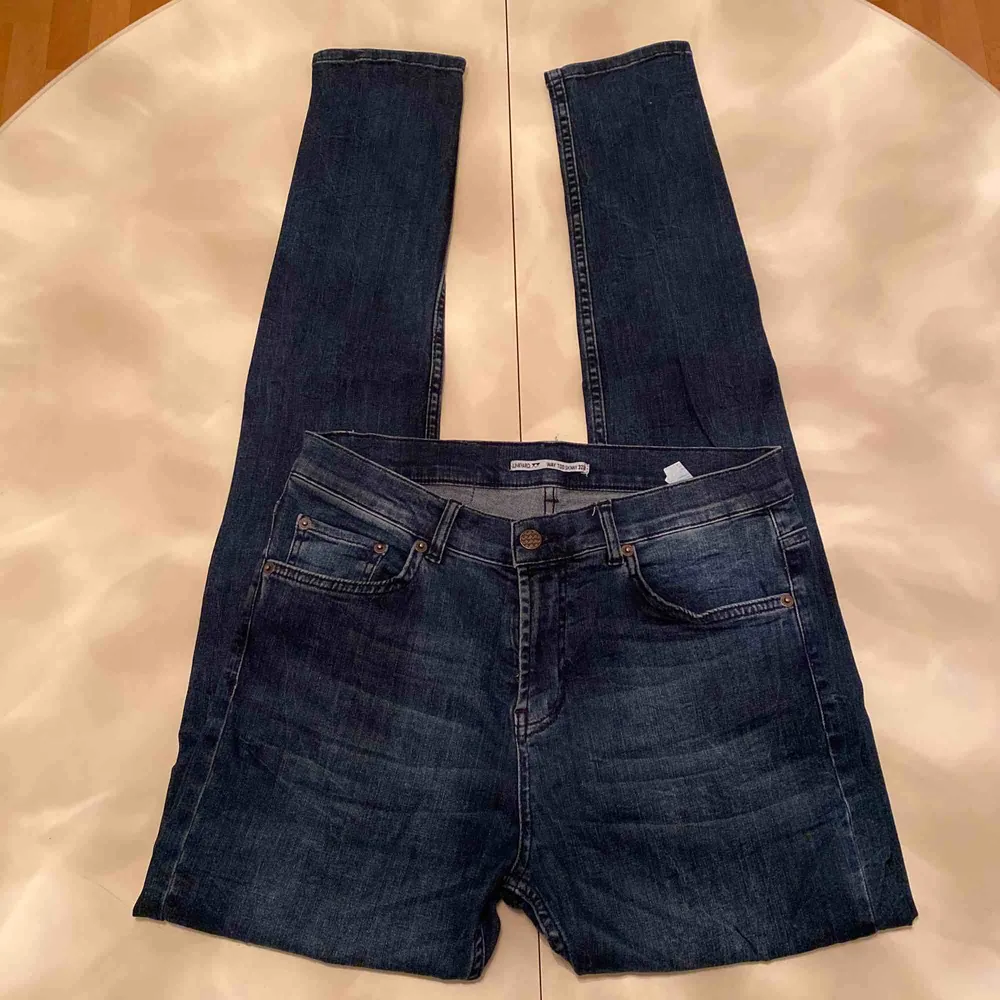 Säljer dessa jeans från junkyard xx-xy. I stort sett aldrig använda.😄 Waist 31 Length 34. Köpare står för frakt.🪐. Jeans & Byxor.