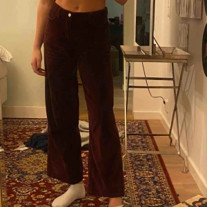  - Vinröda Manchester byxor, säljer dom pga inte min stil längre🤪