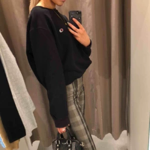  - Svart vintage sweatshirt från champion, lite oversized och supermysig!