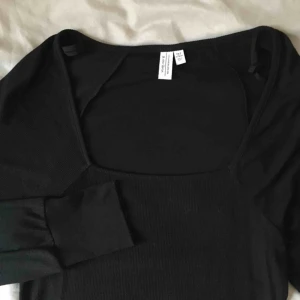  - Supergullig topp från &otherstories! Endast använd en gång! Möts gärna upp i Malmö, annars står köparen för frakt :))