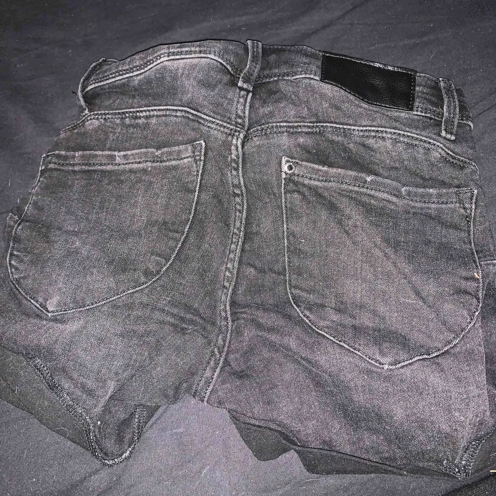 Snygga svarta shorts från hm. Aldrig använda! Skulle säga xs eller xxs! 100kr ink. Frakt 50kr . Shortsit.