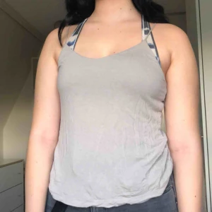  - Grå beige linne från hm, använt få gånger. Tvättas innan de skickas. Köparen betalar frakt 