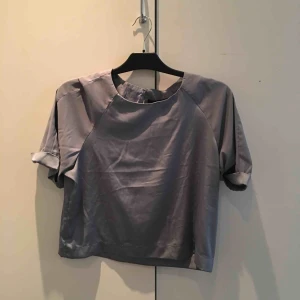  - Tröja från BikBok använd 1 gång! Köparen står för frakt 