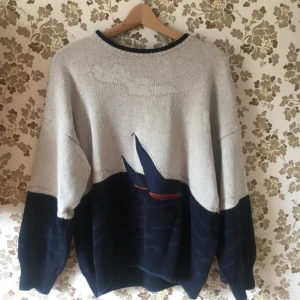  - Tjocktröja från GANT. Köpt på second hand. Passar XS-XL. Fin oversize!