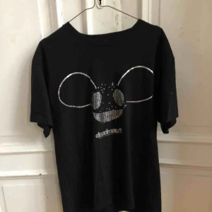  - Fet T-shirt med deadmau5. Hämtas i Uppsala eller skickas mot frakt 