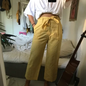  - NY med prislapp!! Vida linnebyxor från zara med knytning. Supersköna och sitter som en smäck men har tyvärr aldrig kommit till användning. 