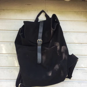  - Snygg ryggsäck från granit, köparen betalar frakten :) 