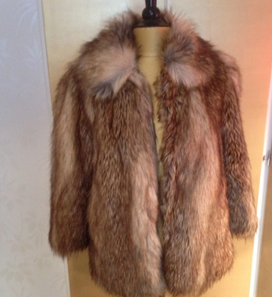 Fejkpäls jacka från River Island i London. Helt oanvänd, köptes för ca 1500kr - 1393535558