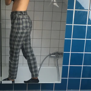  - Superfina byxor från franska märket Pimkie som har blivit för tighta i midjan för mig (😢). Passar storlek 34/36 och är gott skick. Fri frakt! 