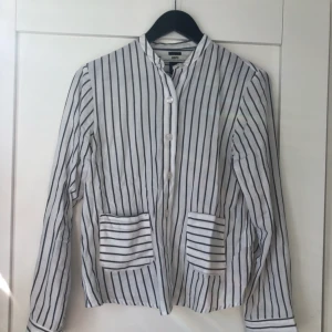  - Skjorta från Hope . Använd 3-4 gånger bra skicket 