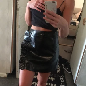  - Skitsnygg kjol från plt