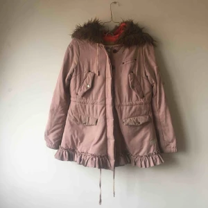  - En ögonsten som tyvärr inte kommer till användning! Superfin Odd Molly-jacka, i stl 1 vilket motsvarar ungefär S-liten M. Har bytt ut snöret i midjan. Hämtas i Malmö eller skickas mot frakt 🌸
