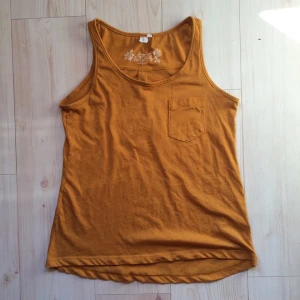  - senapsgult linne

tar gärna swish! finns att hämta i askersund,hallsberg eller örebro annars pris+frakt!

säljer pga av att jag har för mycket kläder och den kommer helt enkelt inte till användning längre