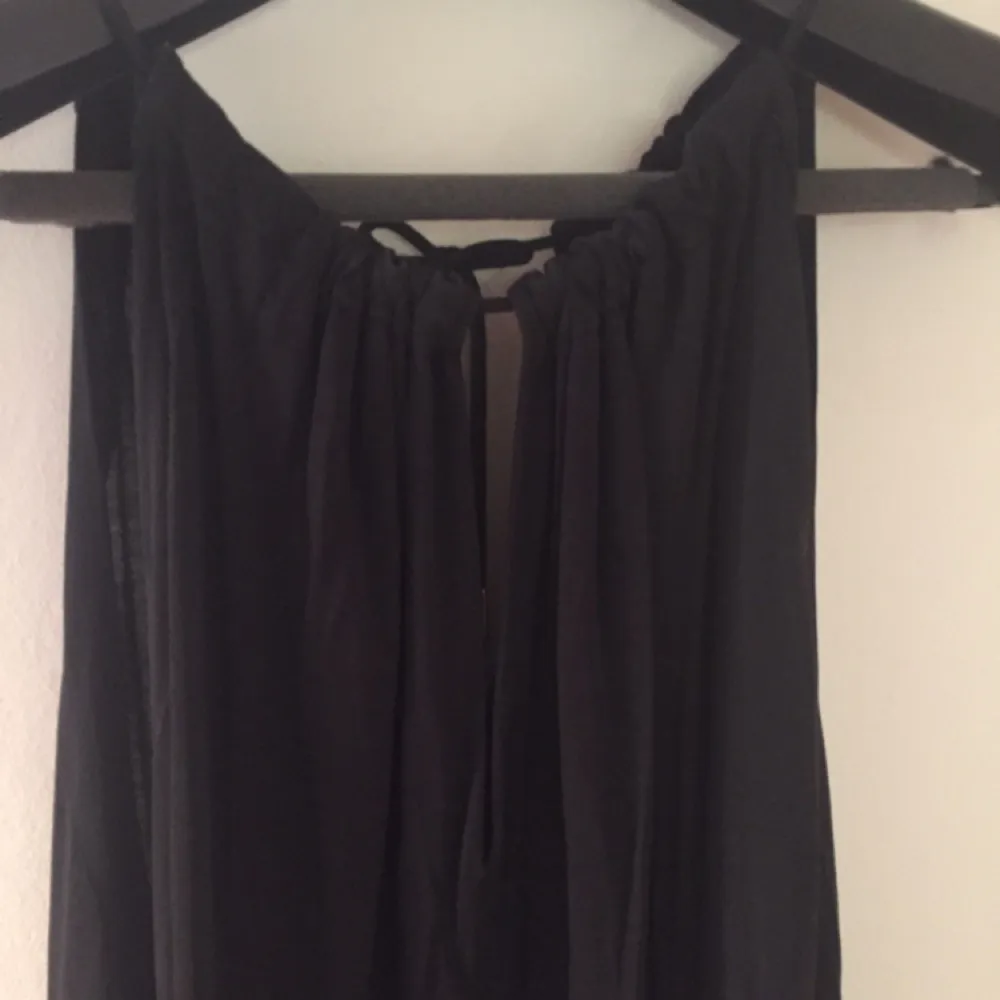 Jättefin svart klänning från Acne.
Superfint skick!. Klänningar.
