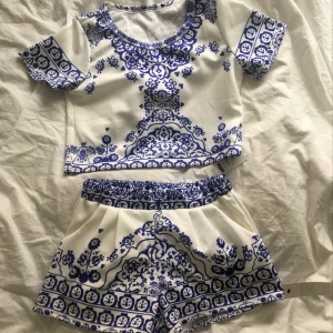  - Säljer ett helt oanvänt set från chicy.se.
Vid frågor, tveka inte att skriva i meddelanden! 

Köparen står för frakt. 