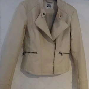 - Vero Moda skinnjacka, aldrig använd.