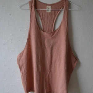  - Snyggt linne men djup skärning i sidorna. Oversize, supersnygg på.