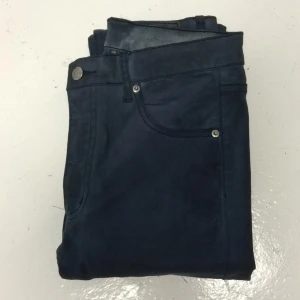  - ⭐️Cheap Monday Second Skin jeans 
"Coated" look
Strl 29/32
Tar swish, kan mötas i Stockholms innerstad.
Köparen står för frakten.