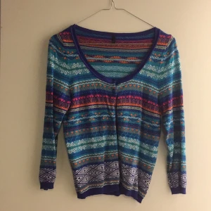  - Fin färgglad kofta från Benetton
