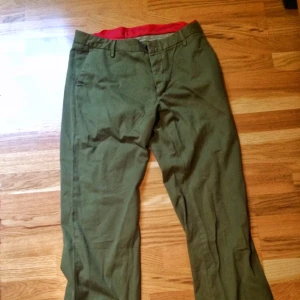  - Oanvända byxor från ACNE. 32/32