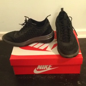  - Nike Lunarelite i strl 41 men känns som 40. Fint skick. 