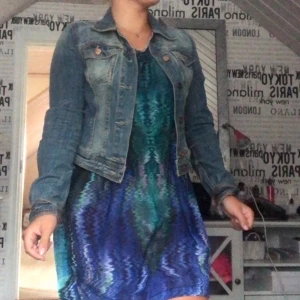 jeansjacka - från HM. som ny.