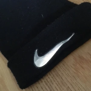 Nike mössa - Skitsnygg oanvänd Nike mössa med reflex! 