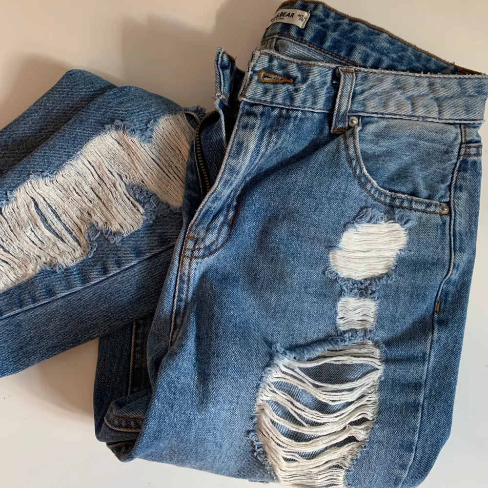 Jeans från pull&bear i storlek 36. Frakt tillkommer.. Jeans & Byxor.