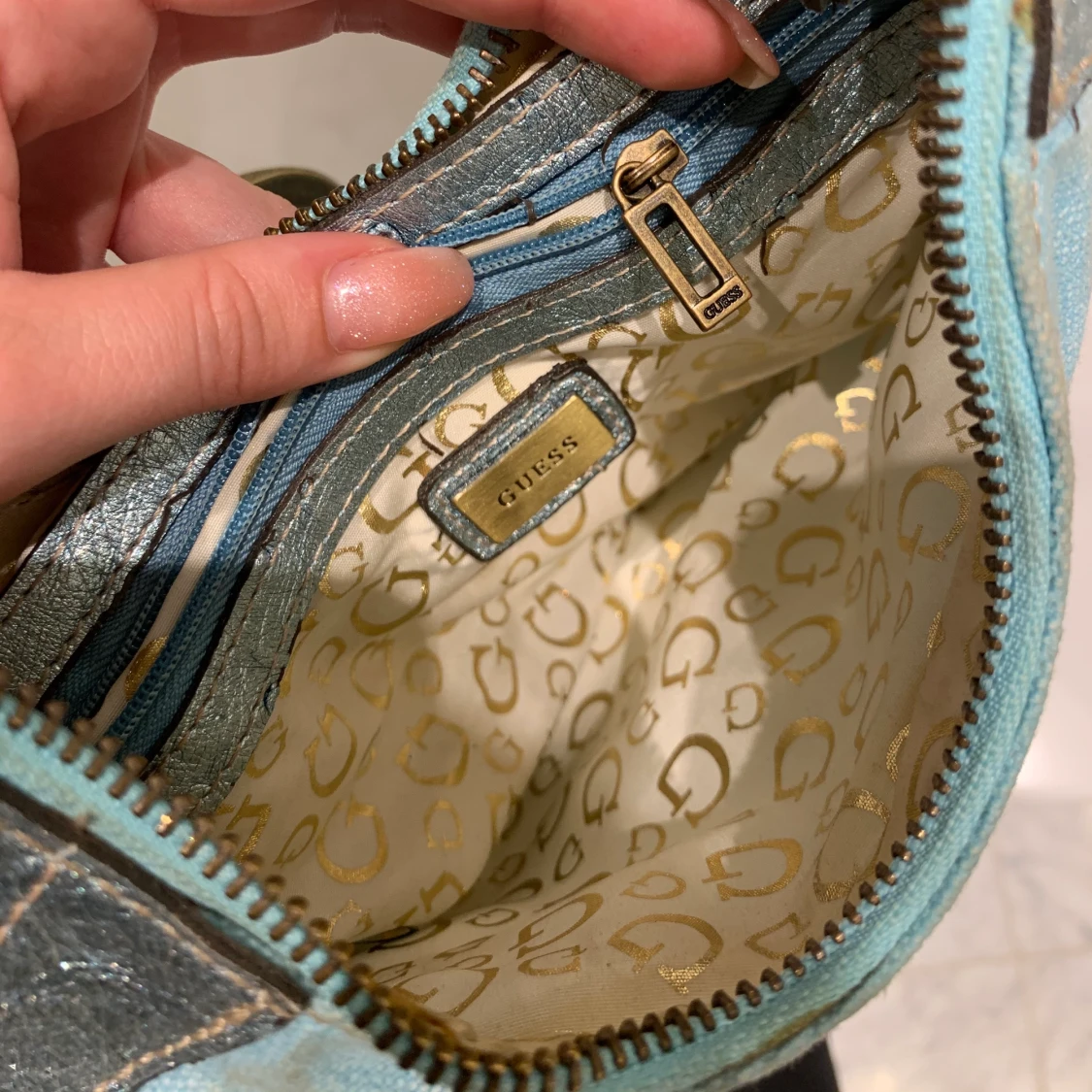 GUESS axelväska - 91