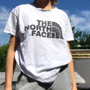 The North faced tshirt - Assnygg och simpel the North face tshirt flåt på humana! Frakt på 44 kr tilkommet💛