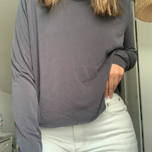 Långärmad tröja - ”Stentvättad” färg, långärmad tröja, väldigt skönt material, supersnyggt basicplagg👌🏼💞