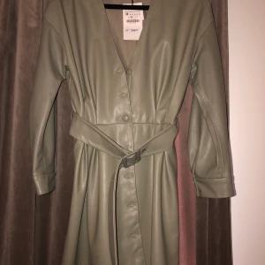 Zara kläning - Frakt 50kr 