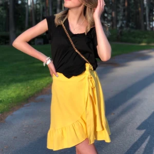 Kjol - Från Veromoda använd typ 2 gånger strl xs omlott man knyter den liksom