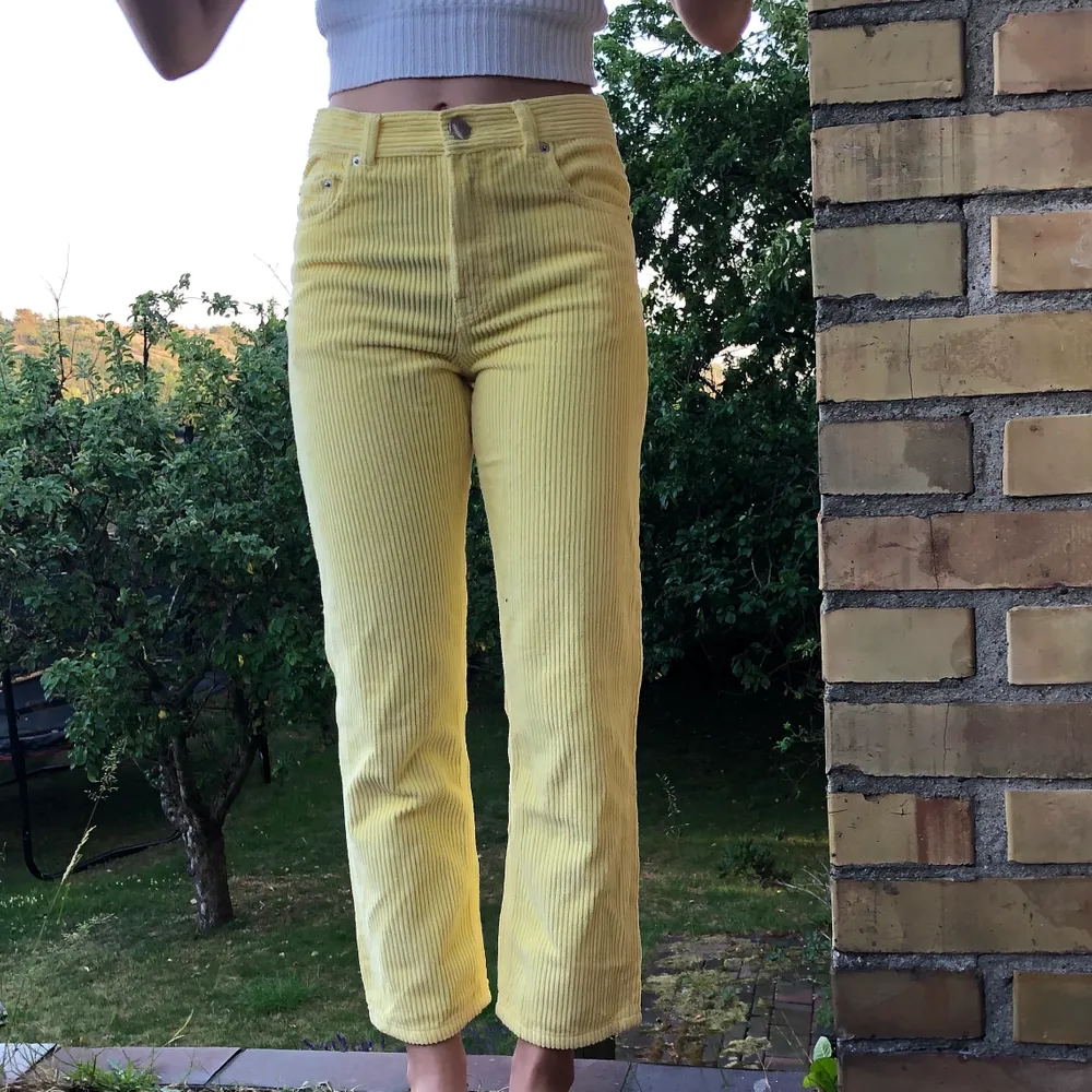 Samma byxor som jag postat tidigare, med min kompis på bilden som är 163 cm. Jeans & Byxor.